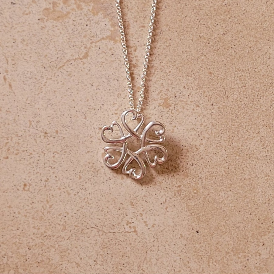 Silver Necklace with Clover of Hearts – Matana