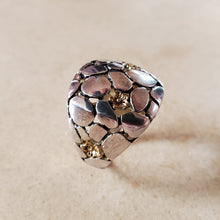 Load image into Gallery viewer, Pebble Ring with Gold Flowers
