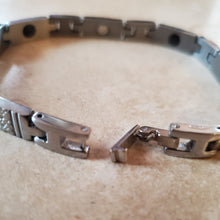Load image into Gallery viewer, Men&#39;s Narrow Stainless Steel Bracelet
