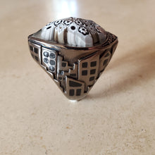 Load image into Gallery viewer, Black and White Teardrop Murano Glass Ring
