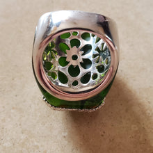 Load image into Gallery viewer, Green Rectangular Murano Glass Ring
