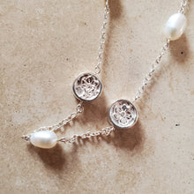 Load image into Gallery viewer, Silver and Pearl Necklace With Flowers

