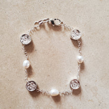 Load image into Gallery viewer, Silver and Pearl Bracelet With Flowers

