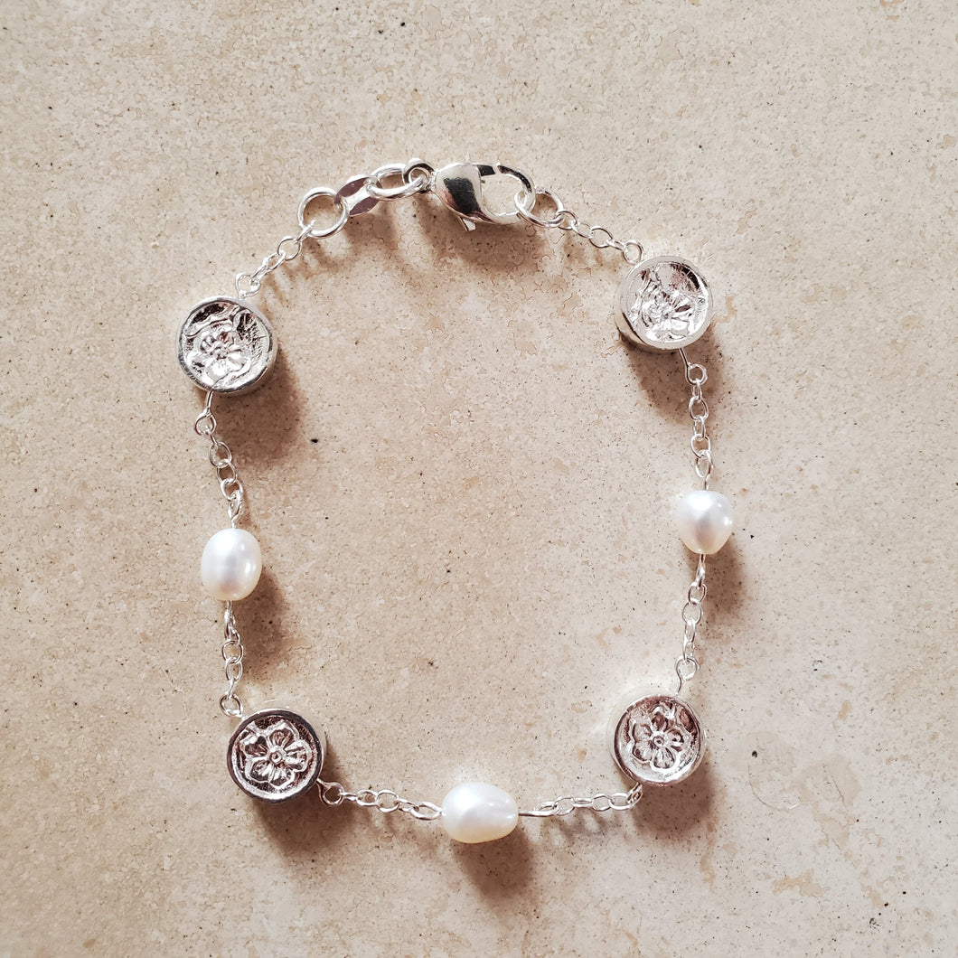 Silver and Pearl Bracelet With Flowers