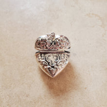 Load image into Gallery viewer, Opening Heart Pendant
