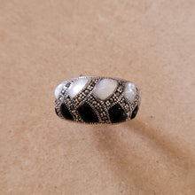 Load image into Gallery viewer, Silver Ring with Mother of Pearl and Onyx
